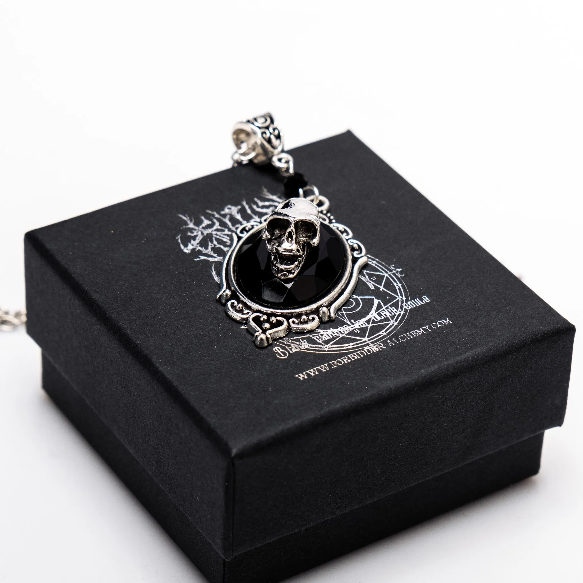 Victorian Skull - Necklace